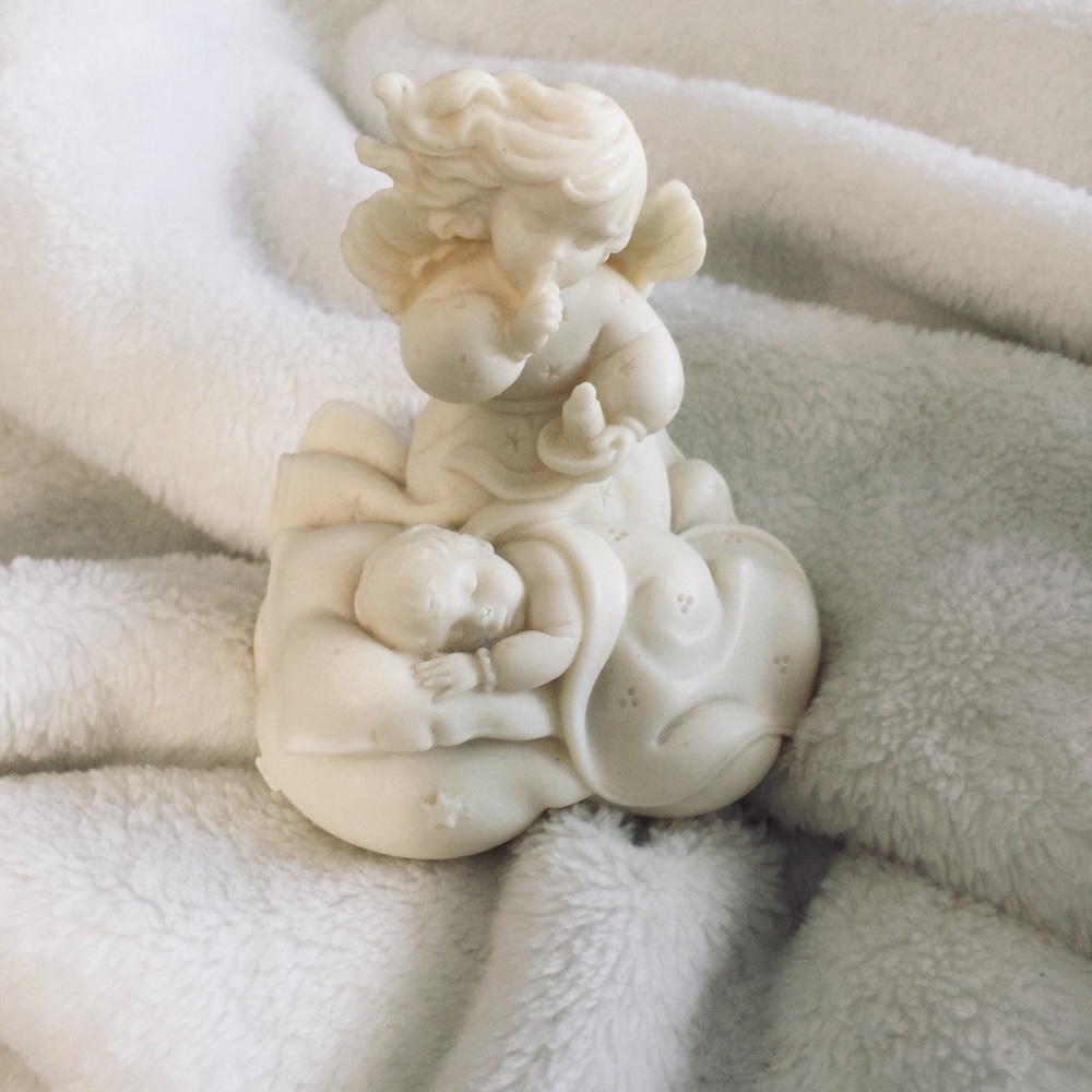 Vintage Angel watching over baby figurine 10” diam